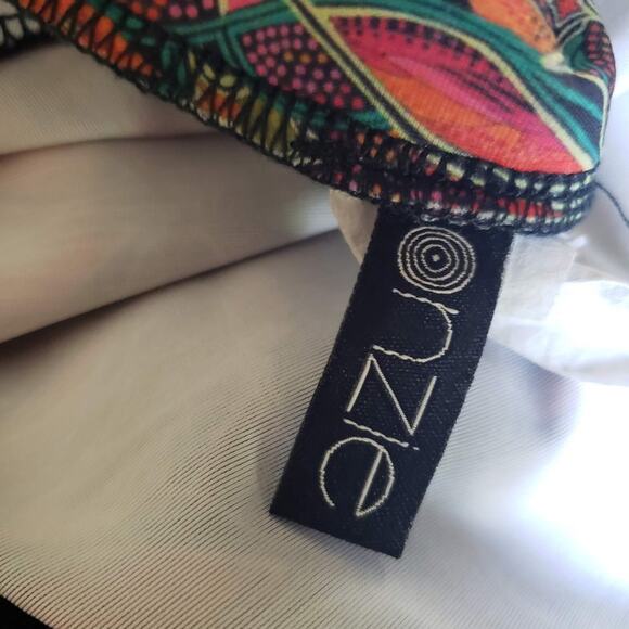 Onzie Leggings Mosaic Kaleidoscope Print Capri Mid Rise Sheer Active Size Medium - Picture 10 of 13